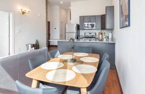 West Poplar Apartment | Sosuite 2BR Penthouse w W D Gym On-site Bar
