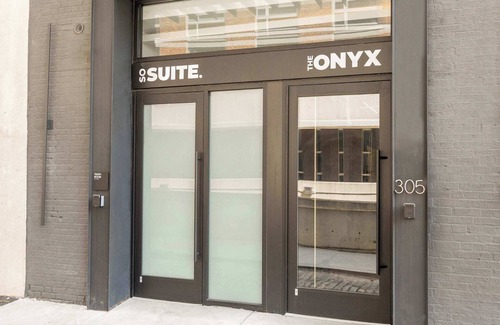 Logan Square Apartment | Sosuite | Corner 1BR Apt w Roof Deck, Gym, Laundry