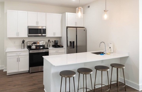 Center City East Apartment | Sosuite | Corner 3BR Apt w Park View, W/D, Gym