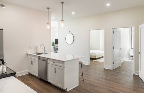 Center City East Apartment | Sosuite | Corner 3BR Apt w Park View, W/D, Gym