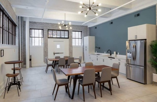 Center City East Apartment | Sosuite | Corner 3BR Apt w Park View, W/D, Gym