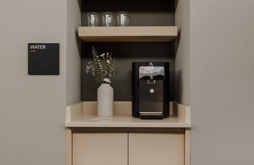 Logan Square Apartment | Sosuite One Bed Apt Plus w Rooftop, Gym, Laundry