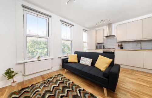 Coldharbour Apartment | Soul of Brixton Stylish Flat for 4