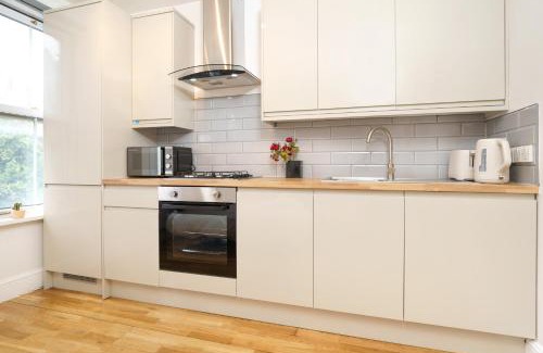 Coldharbour Apartment | Soul of Brixton Stylish Flat for 4