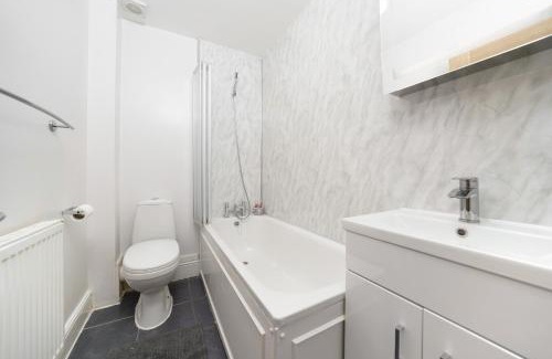 Coldharbour Apartment | Soul of Brixton Stylish Flat for 4