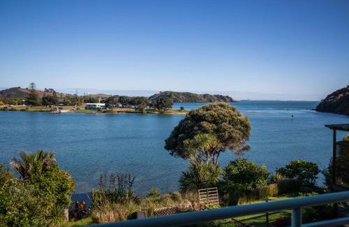 Cable Bay House | Soul Retreat - Cable Bay Holiday Home