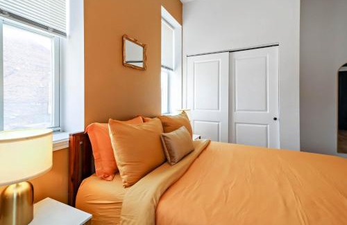 Soulard Apartment | Soulard 4 Bedroom Retreat Near Downtown with Patio and Parking