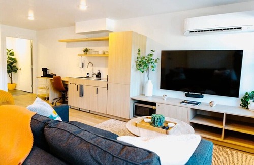 Edgehill Apartment | Sound Engineer's Suite: Luxe Music Row Stay!