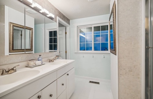 Manchester House | Sound View/Hot Tub /Pet Friendly