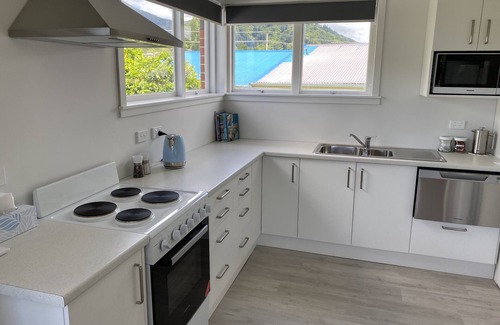 Waikawa Bay House | Sounds Good - Waikawa Holiday Home and Berth