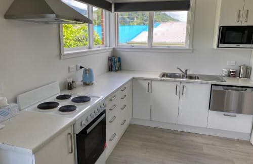 Waikawa Bay House | Sounds Good - Waikawa Holiday Home and Berth