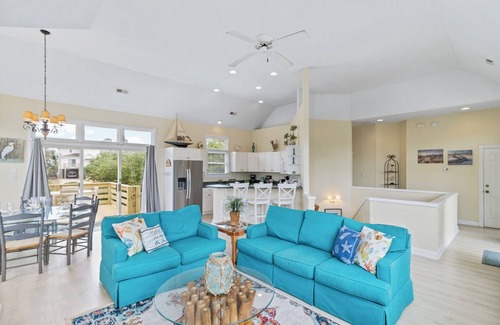 Monteray Shores House | Soundside Corolla retreat, located in the luxurious community of Monteray Shores