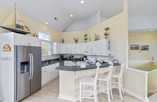 Monteray Shores House | Soundside Corolla retreat, located in the luxurious community of Monteray Shores