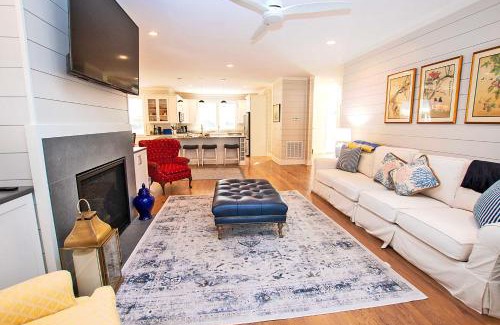 Tuckahoe House | Soundside, Private Pool, Den, Yard, Screened Porch, SH106, Turners Tide