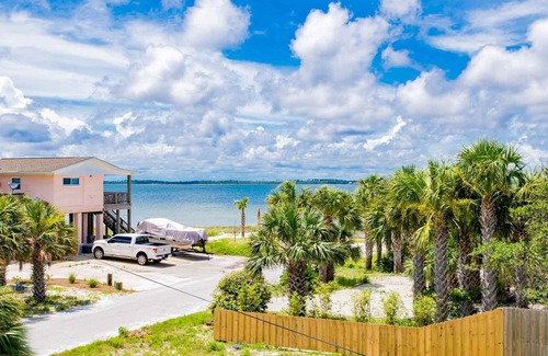 Villa Segunda House | Soundside - Stunning Gulf Views, Steps to Beach!