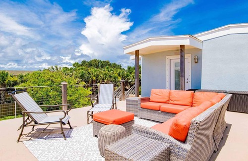 Villa Segunda House | Soundside - Stunning Gulf Views, Steps to Beach!