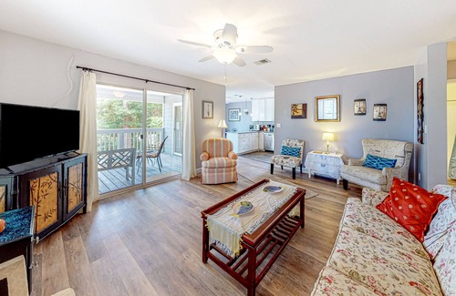 Gulf Breeze House | Soundside Vibes | House in Gulf Breeze with a pool, firepit, and beach access
