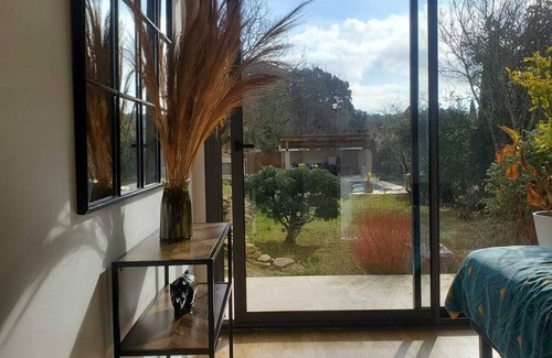 Cornillon-Confoux House | Sous le Chêne en Provence: Détente à la Piscine ou à L'ombre du Pool House