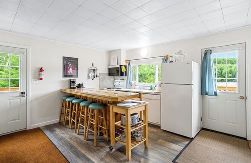 Harcourt Cottage | South Algonquin Lakefront 2 Bedroom Cottage on Walking/ATV/Snowmobile Trail