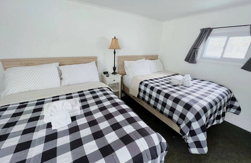 East Jordan Hotel | South Arm Retreats Motel Double Room 6
