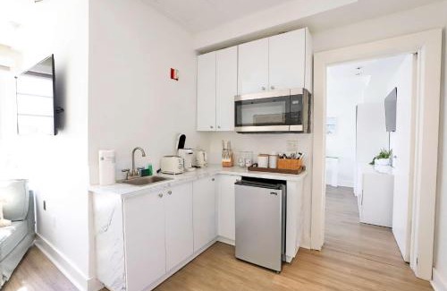 South Pointe Apartment | South Beach South of Fifth 1 Bedroom Apartment Steps to Beach Sleeps 5 Pet Friendly