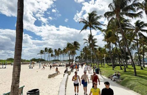 South Pointe Apartment | South Beach South of Fifth 1 Bedroom Apartment Steps to Beach Sleeps 5 Pet Friendly