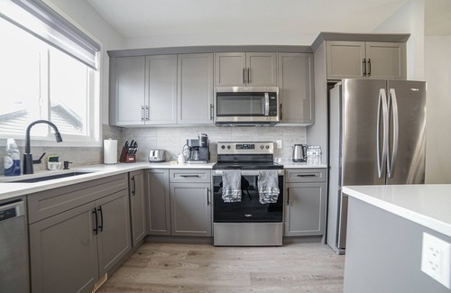 Southeast Calgary House | South Calgary GEM: Spacious & Comfortable 3-BR; Near Fish Creek, Spruce Meadows