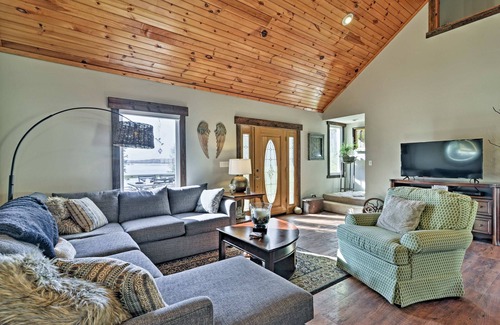 West Union House | South Carolina Retreat on Lake Keowee w/ Dock
