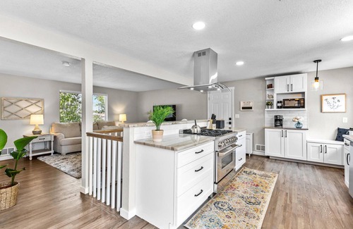 Littleton House | South Denver Ranch 4 BR Ideal for Groups