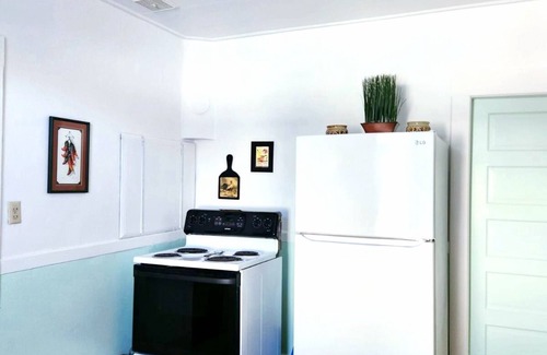 Baker City House | South East Bungalow 2bd/1bth 3-blocks to Main Street in Downtown