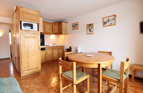 Les Carroz-d'Araches Apartment | South-Facing 3-Room Apt Sleeps 6, Near Village Center and Ski Lifts