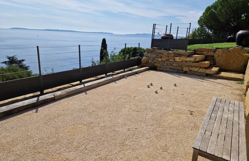 Le Lavandou Villa | South-facing air-conditioned villa - magnificent panoramic sea view of the Iles d'Or.