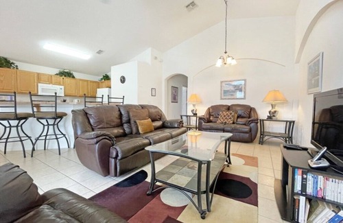Highgate Park House | South facing pool home with hot tub and games room - gated community