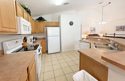 Highgate Park House | South facing pool home with hot tub and games room - gated community