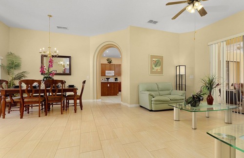 Legacy Park House | SOUTH FACING pool/spa, beautiful spacious 4 bed home just 20 mins from Disney