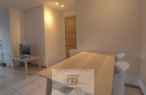 Monteiller Apartment | South facing studio with balcony, 1 double bed, 1 bathroom/WC, sofas, chimney and TV. The closed kit