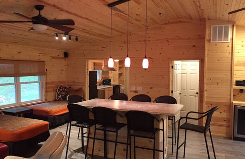Eucha Cabin | South Grand Lake Front with Hot Tub near Disney & New Circle Drive