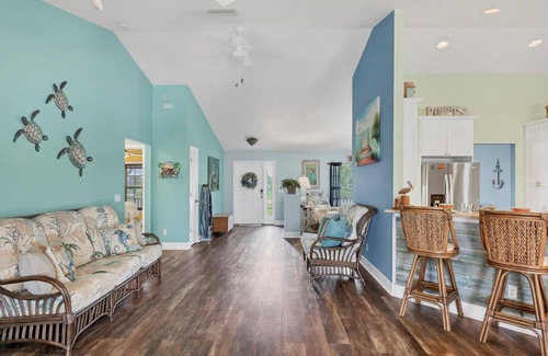 South Gulf Cove House | South Gulf Cove 3 Bedroom Canal Pool Home