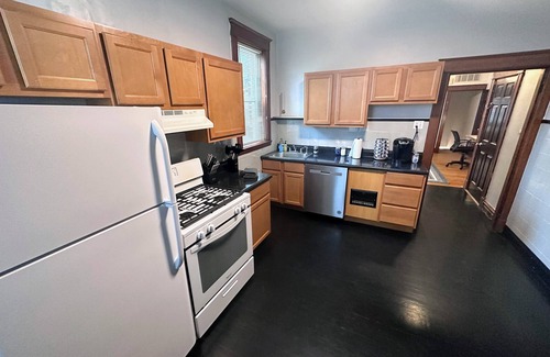 St. Louis Apartment | South Hampton Apartment w/Balcony by StayLage