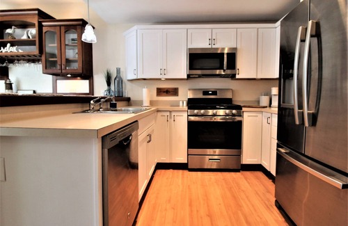 South Haven Condo | South Haven Condo w/pool by the Black River, restaurants, shops & beaches!