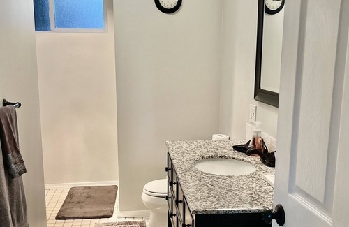 Spokane House | South Hill - 5 Bedroom - Sleeps 12 - Walkable neighborhood near restaurants/park