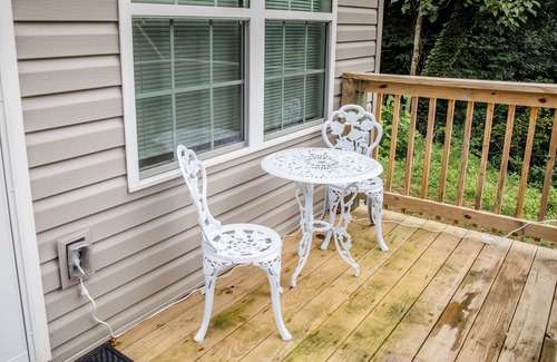 Bristol House | South Holston Retreat, walking distance to South Holston river centrally located