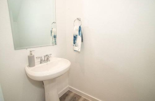 Southeast Houston Villa | South Houston Splendor: Luxury 4 Bedroom House