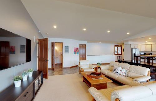 Chelan House | South Lakeshore Waterfront Oasis