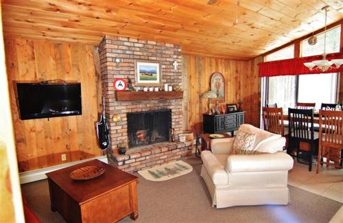 Londonderry House | South Londonderry Home, Walk to Magic Mtn Ski Area