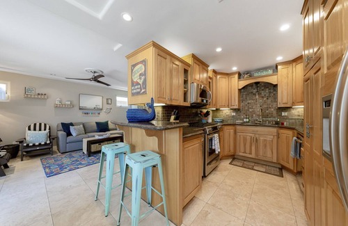 South Mission Beach Condo | South Mission Beach Gem! Luxurious w/Jacuzzi Tub, Bikes, Beach Gear, & Parking