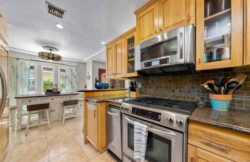 South Mission Beach Condo | South Mission Beach Gem! Luxurious w/Jacuzzi Tub, Bikes, Beach Gear, & Parking