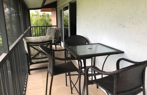 East Naples Condo | South Naples 2/2 1200' Condo in Bundled Golf/Tennis with Golf Course Views