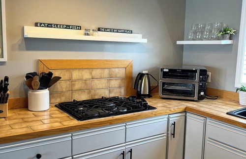 Leamington House | South of 42 - Point Pelee beachfront cottage