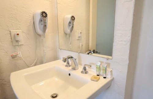 South Pointe Apartment | South of Fifth Family & Pet-Friendly Retreat Across from Best Beach in Miami